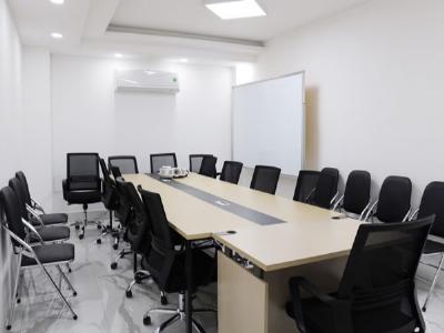 Hourly meeting room for lease in HCMC | Only VND 220,000/hour (capacity: 20 seats)