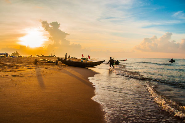 Bình minh trên biển Hồ Tràm mang đậm chất thiên nhiên