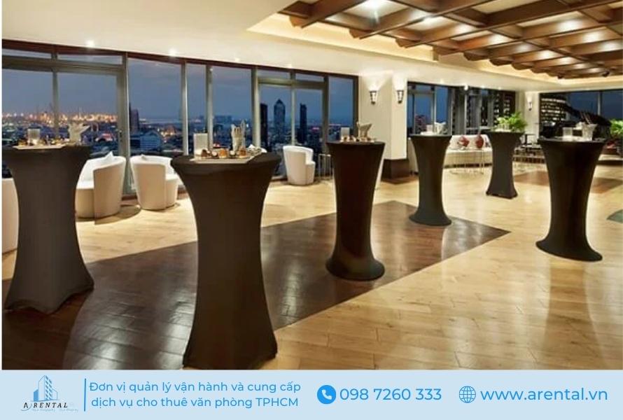 Bố trí phòng họp kiểu tiếp khách hoặc cocktail.