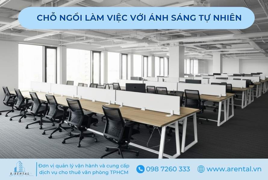 Chỗ ngồi làm việc phong thủy với ánh sáng tự nhiên và không gian thông thoáng.