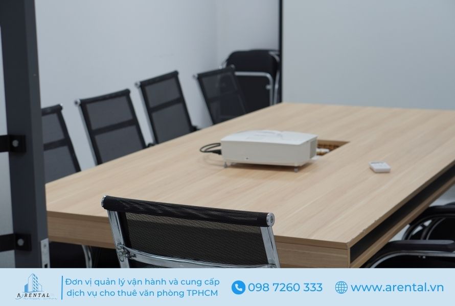 Phòng họp hiện đại hỗ trợ việc đón tiếp khách hàng.