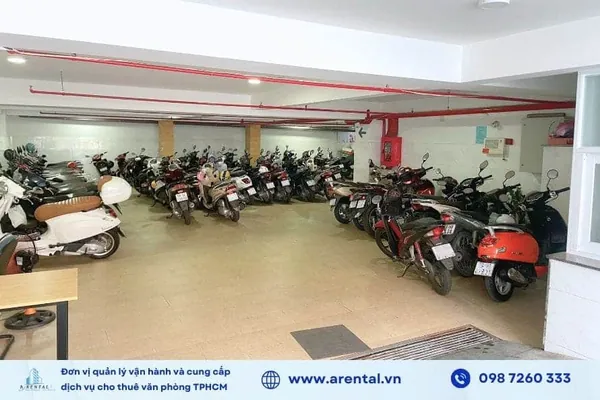 Hầm để xe rộng rãi tại tòa nhà cho thuê phòng họp Quận 2.