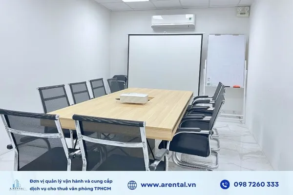 Tổng quan không gian phòng họp cho thuê theo giờ Quận 2, sức chứa 10 người.
