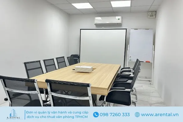 Phòng họp hiện đại hỗ trợ không gian cho doanh nghiệp đón tiếp khách hàng, đối tác.