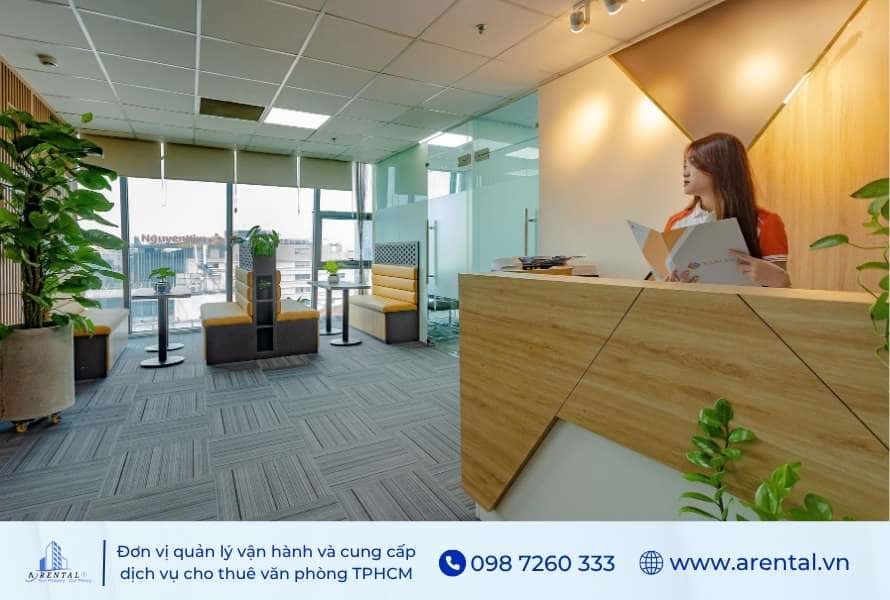 Bộ phận lễ tân tại tòa nhà cho thuê văn phòng TPHCM.