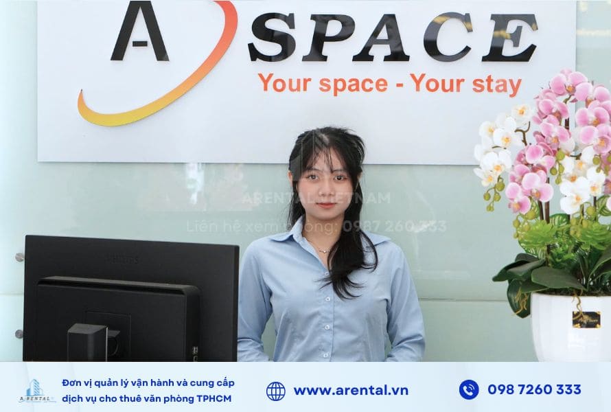 Đội ngũ lễ tân hỗ trợ xử lý thư từ, bưu phẩm cho doanh nghiệp.