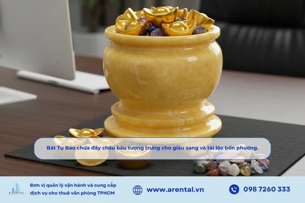 Bát Tụ Bảo chứa đầy châu báu tượng trưng cho giàu sang và tài lộc bốn phương.