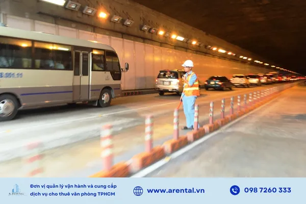 Ô tô và xe khách được phép lưu thông mà không giới hạn về giờ giấc.