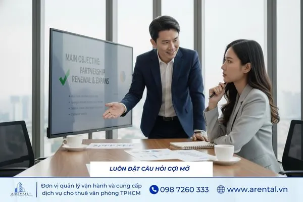 Việc đặt câu hỏi gợi mở để tạo kết nối và dẫn dắt cuộc đàm phán.