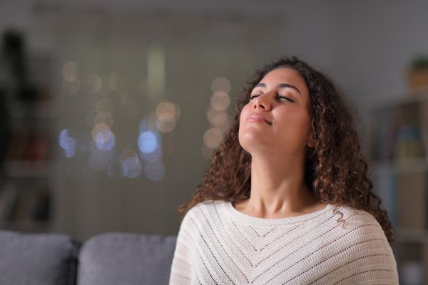 Giải tỏa lo lắng bằng cách hít thở sâu