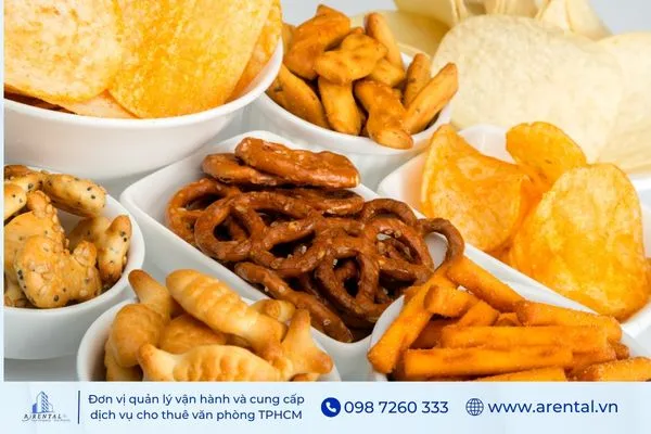 Các loại snack đóng gói nhiều vị, món ăn vặt văn phòng tiện lợi.