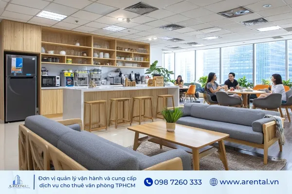 Pantry đa năng tối ưu hóa không gian, phục vụ nhiều mục đích từ ăn uống, thư giãn đến họp hành.