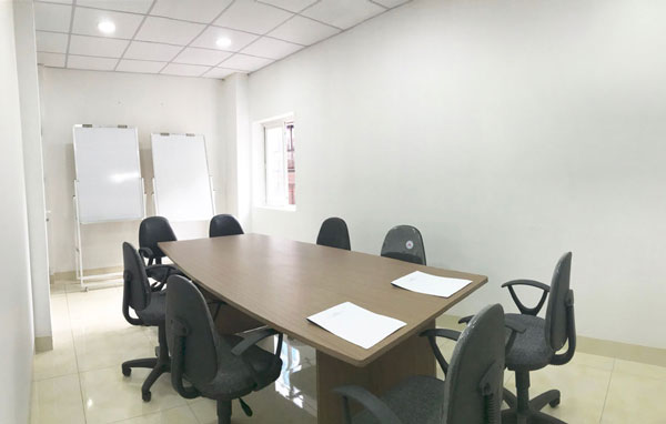 Không gian văn phòng thoáng mát, đón ánh sáng tự nhiên