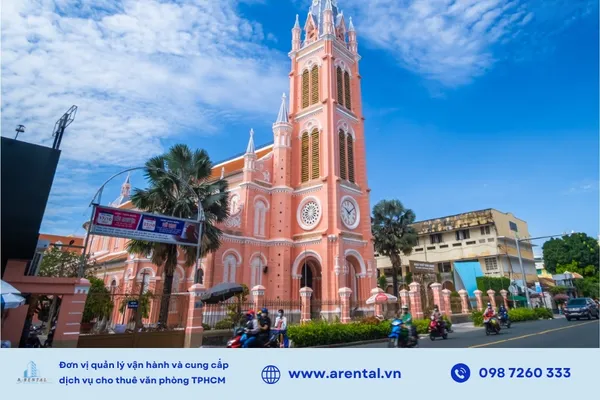 Nhà thờ Tân Định – biểu tượng kiến trúc trăm năm tuổi, điểm nhấn văn hóa đặc sắc của phường.
