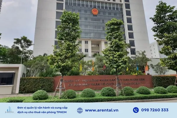 Trụ sở UBND phường Xóm Chiếu.