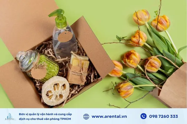 Hộp quà tặng 2/9 gồm tinh dầu, xà phòng thiên nhiên.