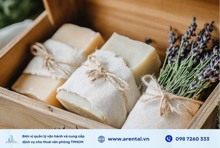 Hộp quà 2/9 thân thiện môi trường với sản phẩm handmade tự nhiên.
