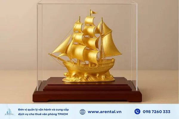 Tượng thuyền buồm - quà tặng 2-9 mang ý nghĩa may mắn, phát triển.