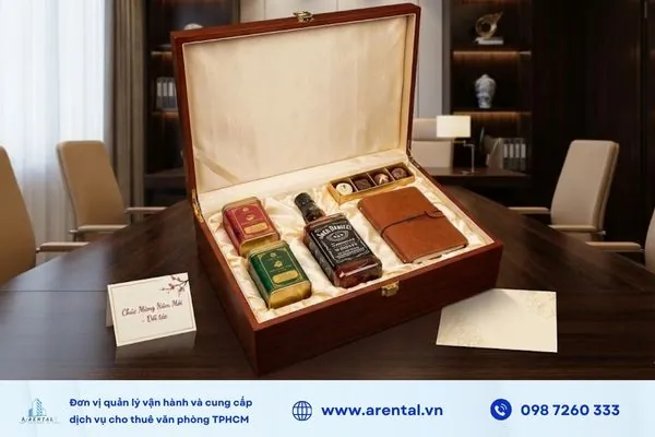 Hộp quà Tết cao cấp là lựa chọn an toàn khi tặng đối tác quan trọng.