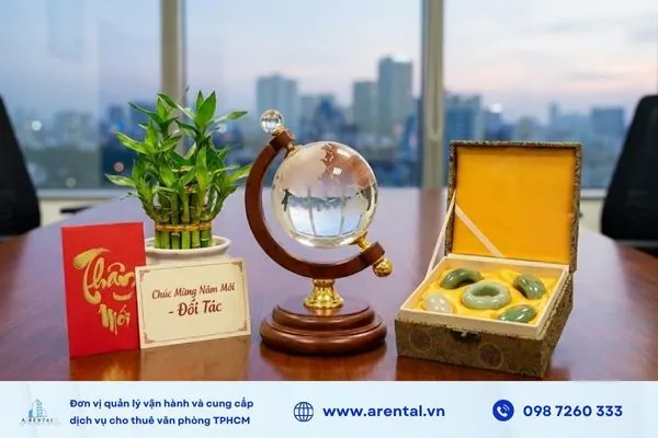 Quà tất niên cho đối tác là vật phẩm phong thủy.