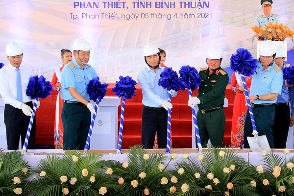 lễ khởi công <span class='marker'>sân bay</span> Phan Thiết