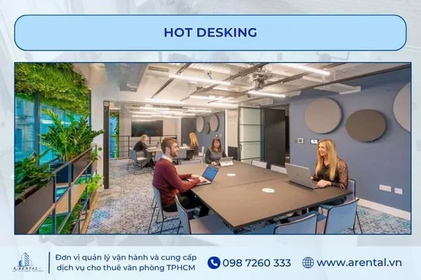 Hot desking tối ưu hóa không gian, thích hợp với doanh nghiệp áp dụng hybrid work hoặc team dự án.