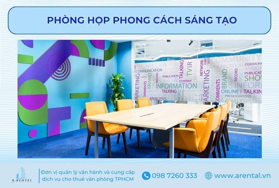 Mẫu phòng họp ứng dụng theo phong cách thiết kế sáng tạo, sử dụng nhiều gam màu sáng.