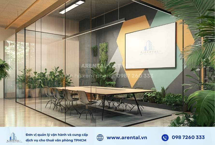 Thiết kế phòng họp nhỏ với 4 mặt kính chịu lực và cây xanh.