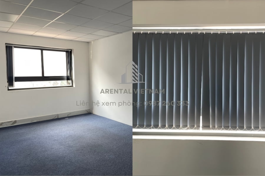 Văn phòng diện tích 25m2 với cửa sổ lớn có rèm che.