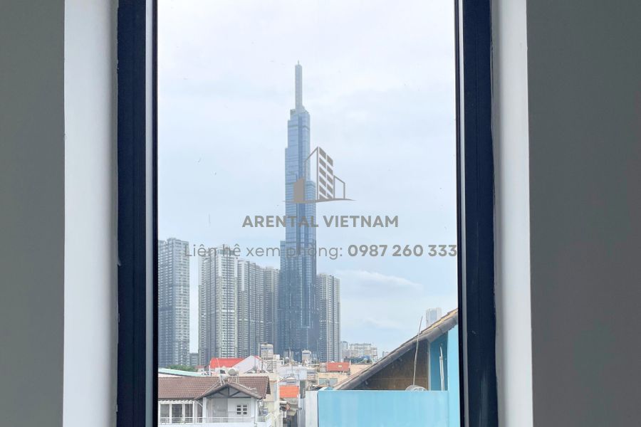 View cửa sổ trong không gian sàn trống 50m2 cho thuê làm mặt bằng văn phòng