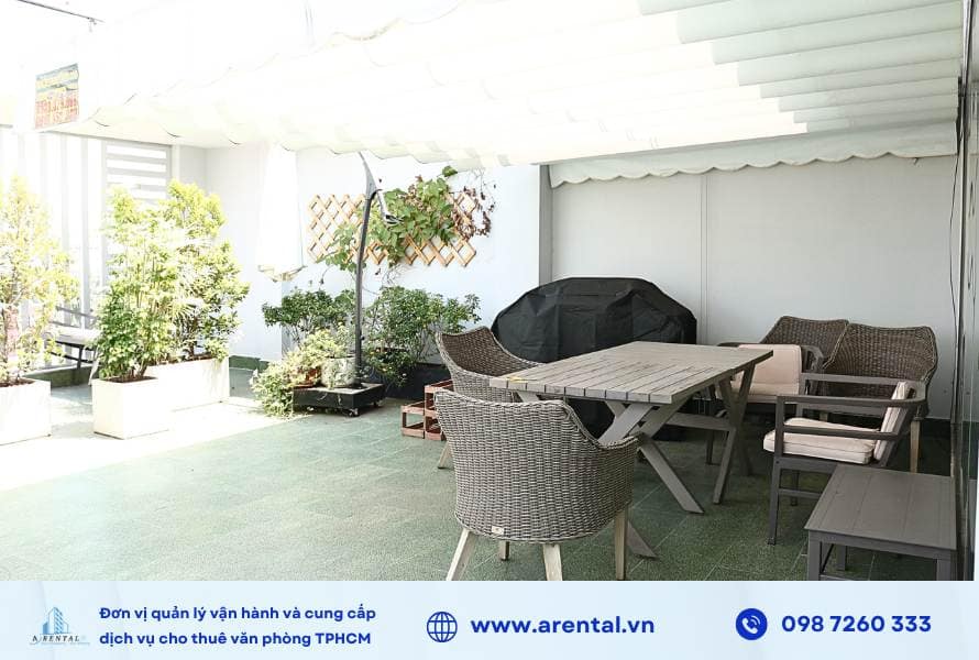 Sân riêng diện tích 50m2 khi thuê văn phòng 78m2 tại chi nhánh Quận 2