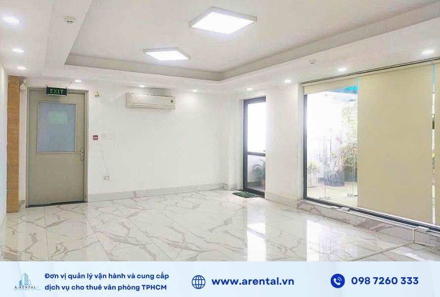 Không gian văn phòng diện tích 40m2 được chia thành phòng riêng