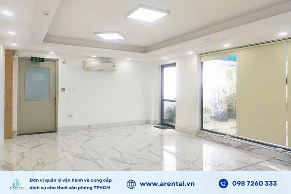 Không gian văn phòng diện tích 40m2 được chia thành phòng riêng 