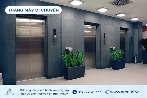 Tiện ích thang máy di chuyển trong tòa nhà.