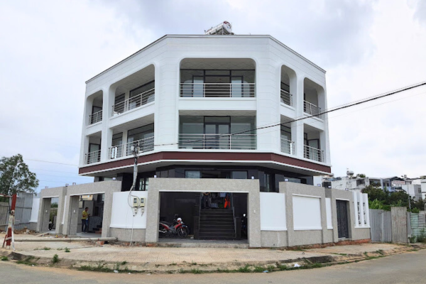 Sử dụng nhà nguyên căn Quận 9 làm tòa nhà văn phòng