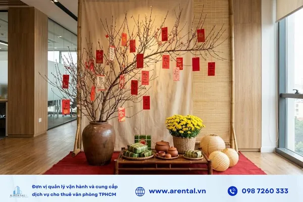 Tiểu cảnh Tết tái hiện không khí xuân truyền thống trong văn phòng.