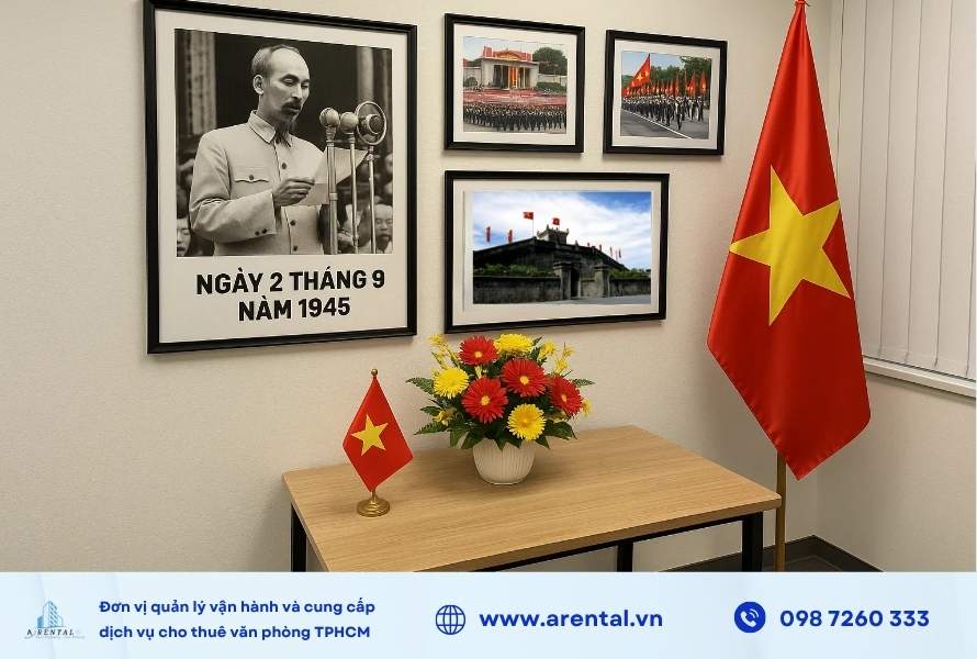Góc truyền thống tại văn phòng với hình ảnh cờ Tổ quốc.