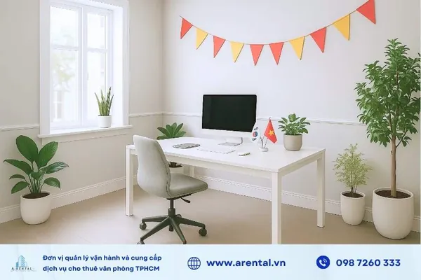 Trang trí văn phòng ngày 2 tháng 9 với dây cờ đỏ - vàng và cờ mini.