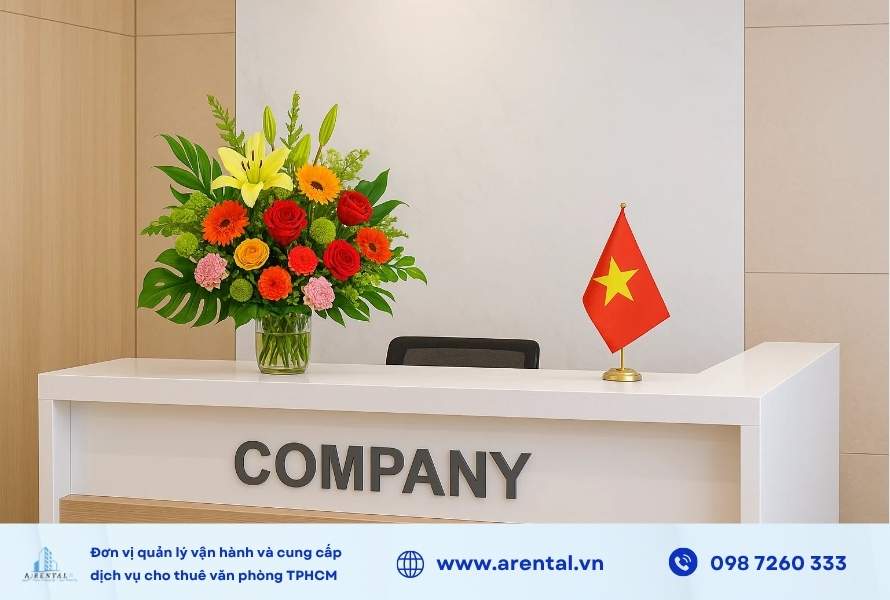 Trang trí văn phòng ngày 2 tháng 9 tại khu vực lễ tân.