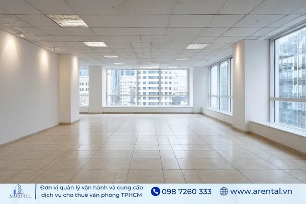 Sàn trống diện tích 77m2 có thể bố trí từ 3 - 5 khu vực chức năng cho tối đa 20 nhân sự