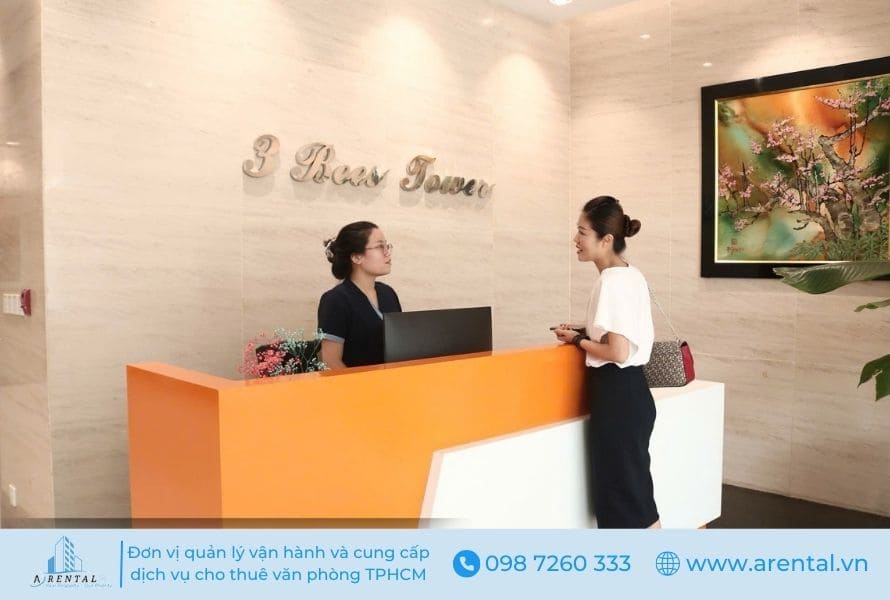 Lễ tân văn phòng chuyên nghiệp hỗ trợ tiếp khách, quản lý thư từ.
