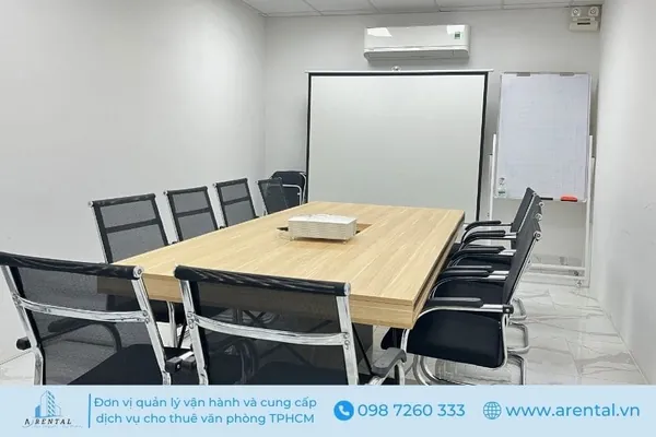 Phòng họp hiện đại trang bị đầy đủ trang thiết bị tại tòa nhà A Space quận 2, sức chứa 10 người.