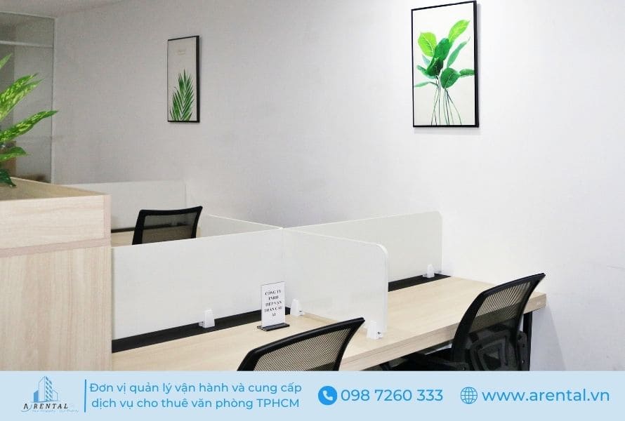 Chỗ ngồi làm việc đầy đủ nội thất tại văn phòng quận 7.