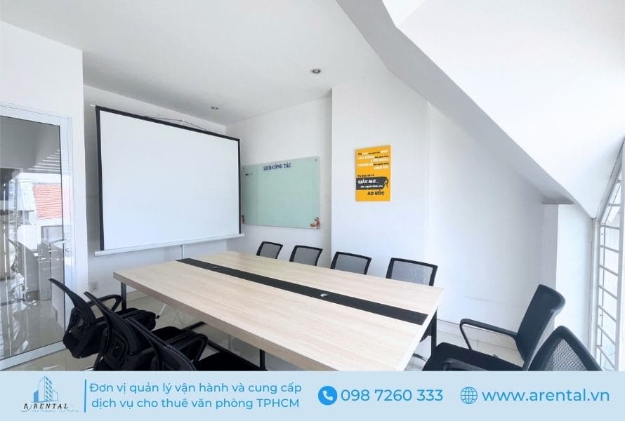 Phòng họp cho thuê tại tòa nhà A Space quận 7, sức chứa 10 người, đầy đủ tiện ích.