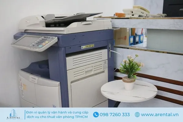 Khu vực máy photocopy hỗ trợ khách hàng thuê văn phòng nói chung và văn phòng ảo nói riêng tại tòa nhà Quận 7. Thiết bị in ấn hỗ trợ khách hàng tại A Space Office quận 7.