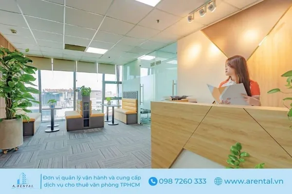 Bộ phận lễ tân tại văn phòng chia sẻ Quận 3 hỗ trợ nhận thư, bưu phẩm khi khách hàng không có mặt tại văn phòng.