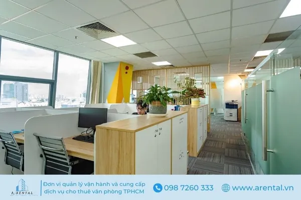 Không gian chỗ ngồi làm việc tại văn phòng Quận 3 do  Arental Vietnam cung cấp.