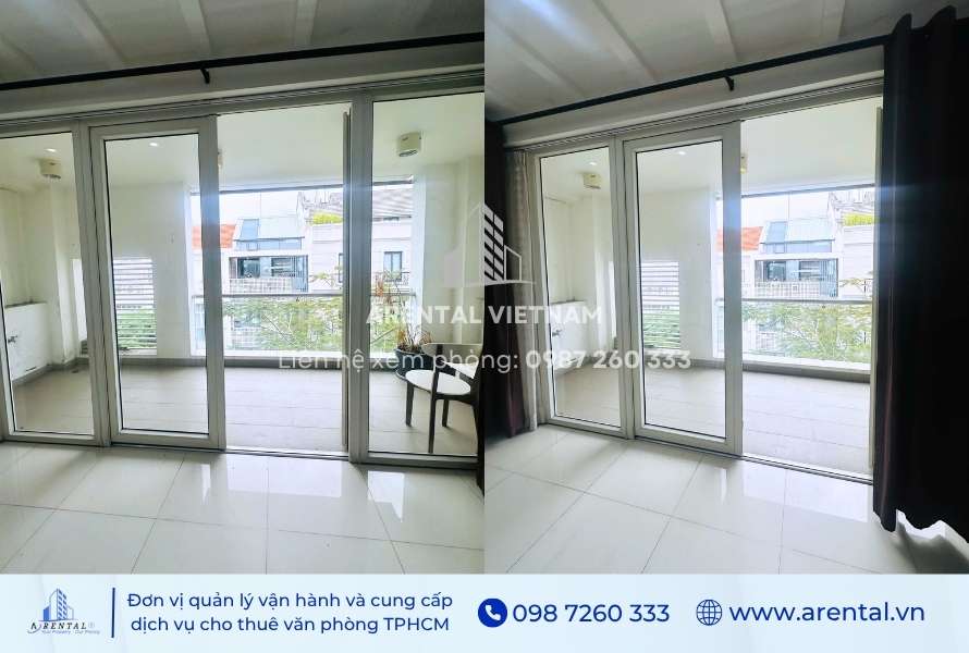 Ban công văn phòng diện tích 25m2 đón sáng trực tiếp từ hướng Nam.