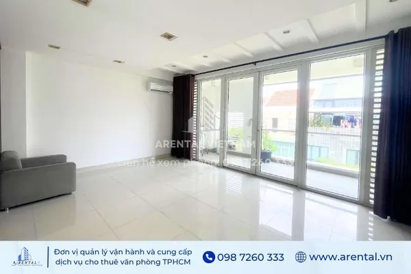 Hệ thống đèn chiếu sáng âm trần trong văn phòng.