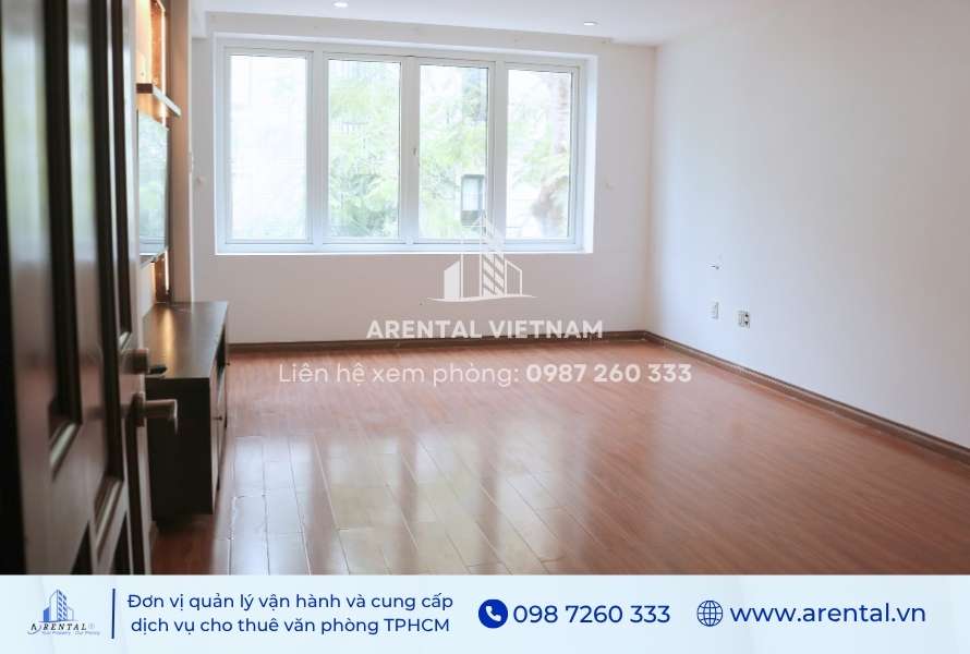Sàn trống 40m2 giúp khách hàng linh hoạt trong việc bố trí khi thuê văn phòng.